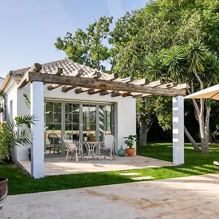 Only Families And With Private Pool Holiday home